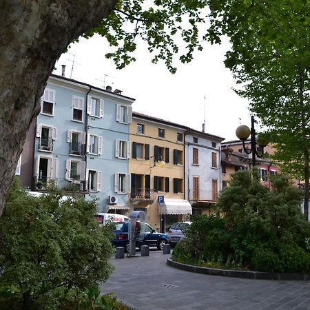 Apartamento Relais De La Place Desenzano del Garda Exterior foto