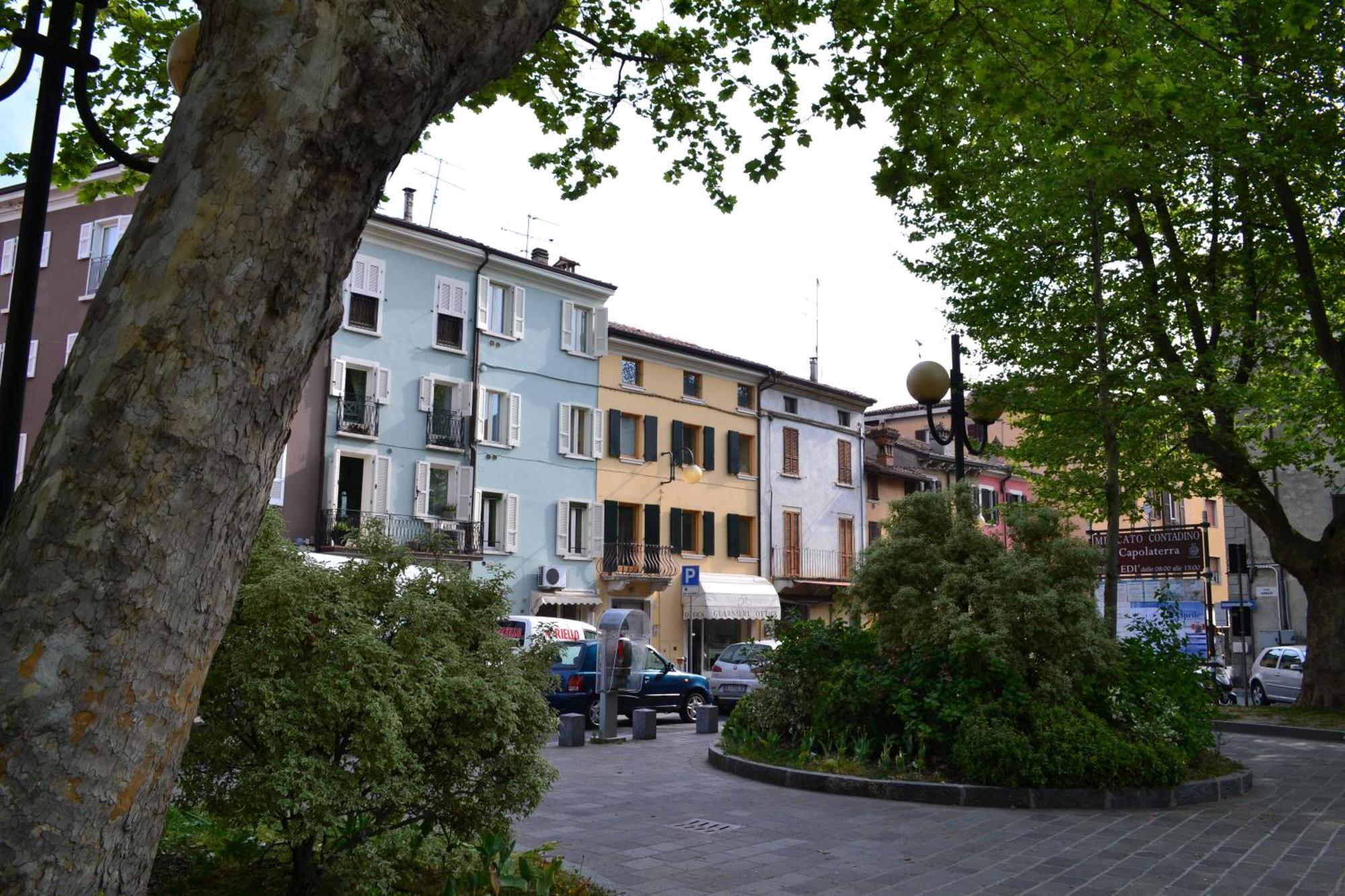 Apartamento Relais De La Place Desenzano del Garda Exterior foto