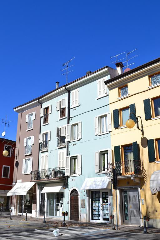 Apartamento Relais De La Place Desenzano del Garda Exterior foto