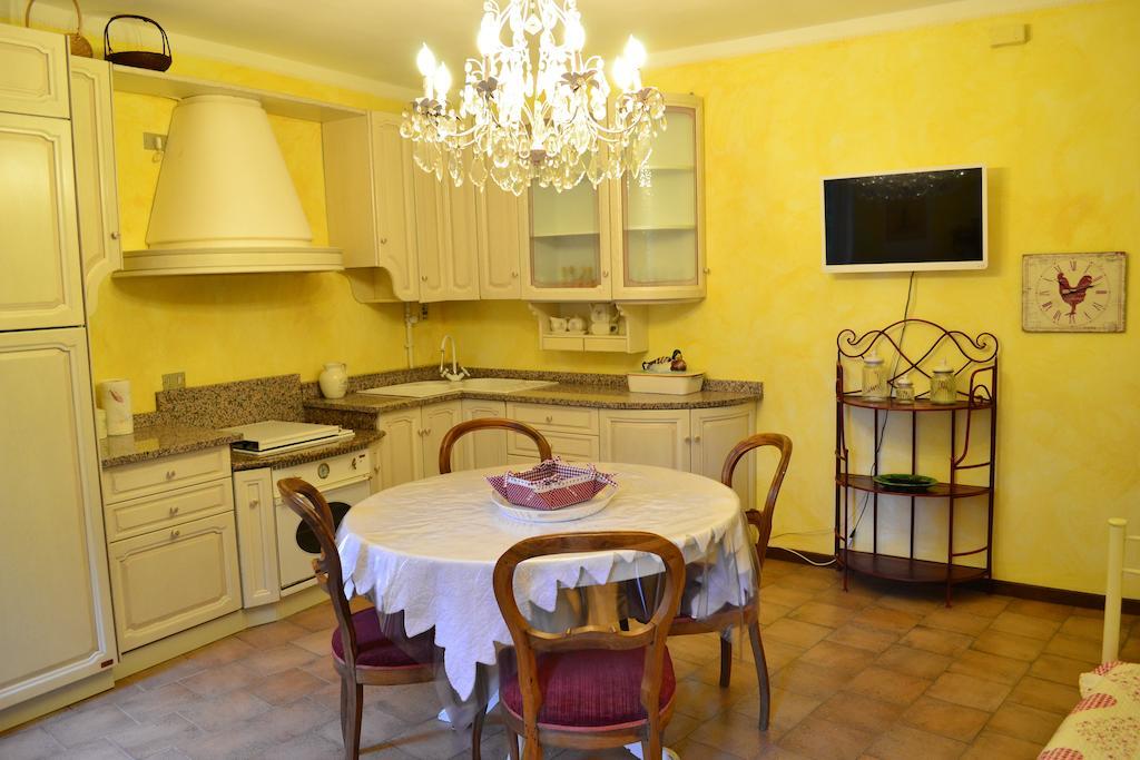 Apartamento Relais De La Place Desenzano del Garda Habitación foto