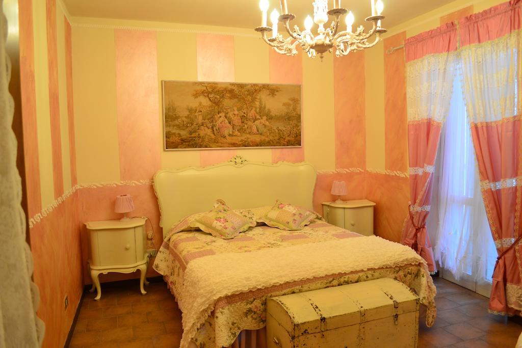 Apartamento Relais De La Place Desenzano del Garda Habitación foto